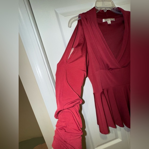 BOSTON PROPER Burgundy V-Neck Cold Shoulder Fit Fare Peplum Blouse Size M GUC - Picture 4 of 13